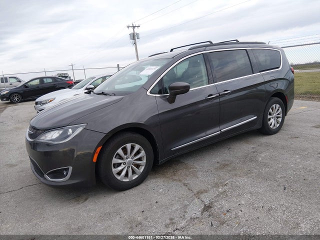 44601151 :رقم المزاد ، 2C4RC1BGXHR642144 vin ، 2017 Chrysler Pacifica Touring-l مزاد بيع