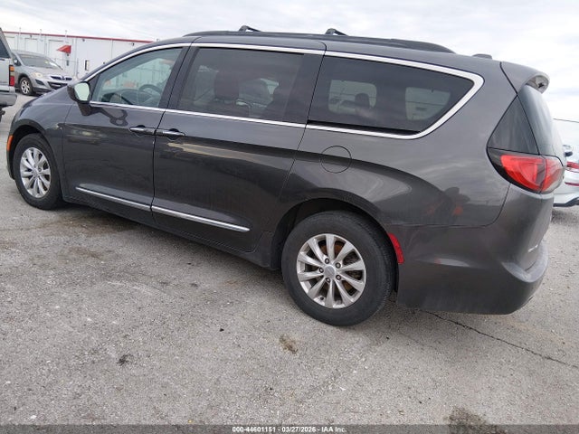 44601151 :رقم المزاد ، 2C4RC1BGXHR642144 vin ، 2017 Chrysler Pacifica Touring-l مزاد بيع