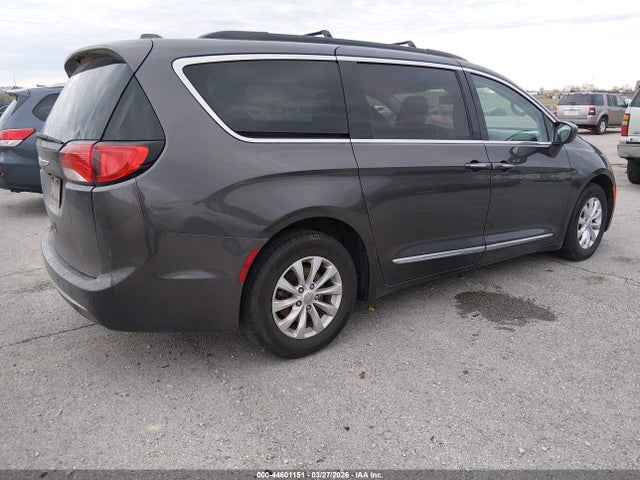 44601151 :رقم المزاد ، 2C4RC1BGXHR642144 vin ، 2017 Chrysler Pacifica Touring-l مزاد بيع