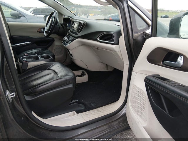 44601151 :رقم المزاد ، 2C4RC1BGXHR642144 vin ، 2017 Chrysler Pacifica Touring-l مزاد بيع