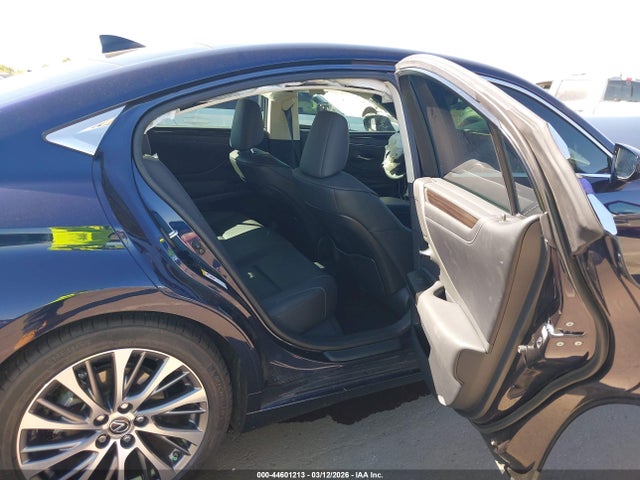 Auction sale of the 2019 Lexus Es 350, vin: JTHBZ1B15K2001242, lot number: 44601213