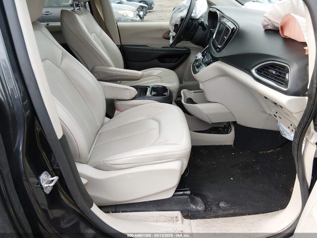 2C4RC1DGXMR566383 Chrysler Voyager Lxi