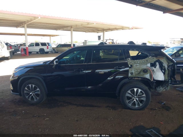 5TDHZRAH1LS018901 Toyota Highlander Xle