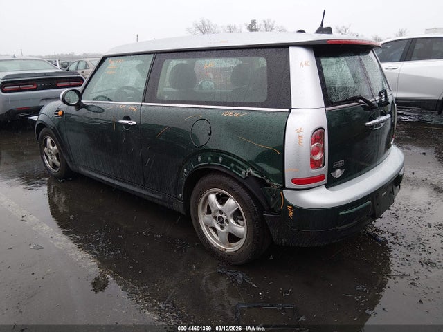 2011 MINI COOPER CLUBMAN WMWZF3C55BT188673 Photo 2