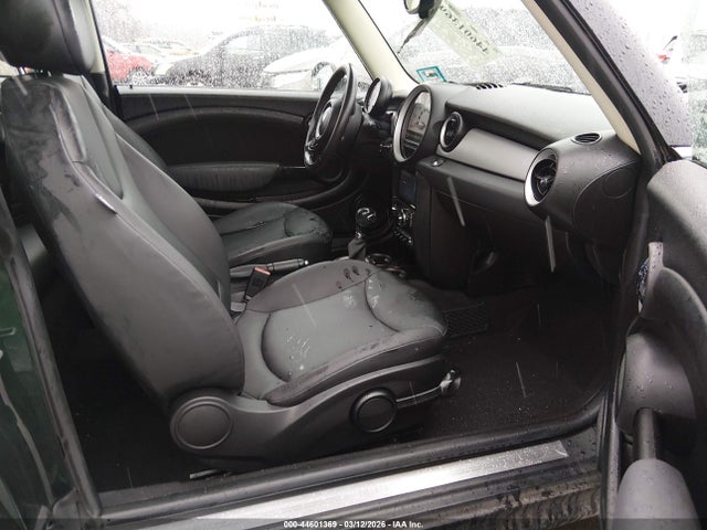 2011 MINI COOPER CLUBMAN WMWZF3C55BT188673 Photo 4