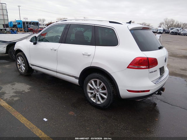 2014 VOLKSWAGEN TOUAREG WVGEF9BP6ED008442 Photo 2