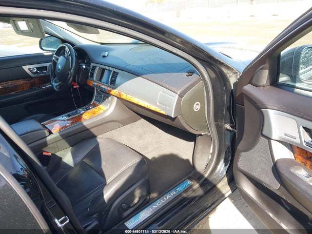 2015 JAGUAR XF SAJWA0FS5FPU78710 Photo 4