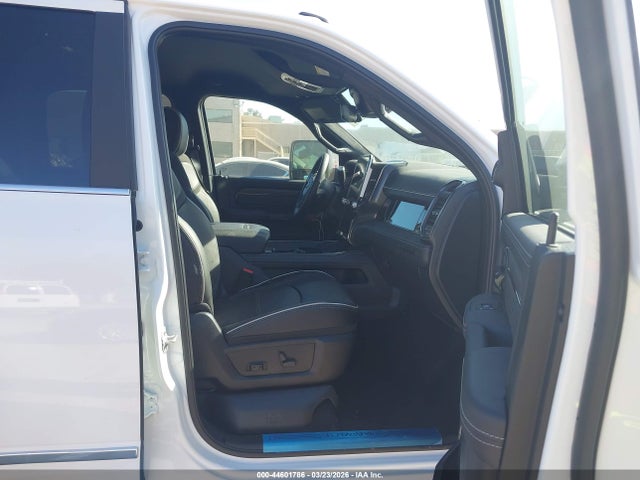 3C63R3SL5TG252961 RAM 3500 Limited 4x4 6&#039;4 Box