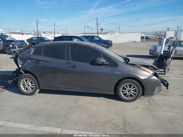 Toyota Prius Three 2018 JTDKARFU6J3553742 Image 13
