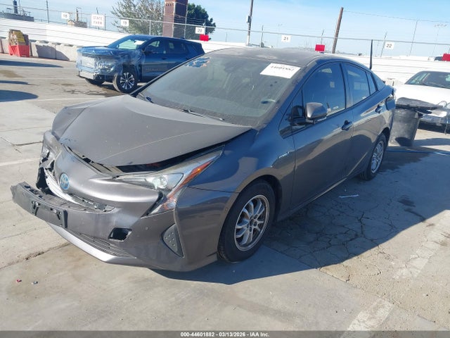 Toyota Prius Three 2018 JTDKARFU6J3553742 Image 2