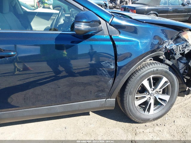 Toyota Rav4 Xle 2017 JTMWFREV3HJ714745 Image 17