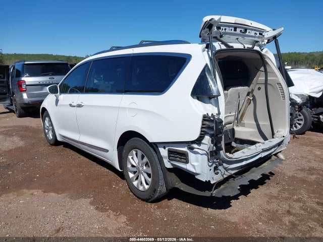 44602069 :رقم المزاد ، 2C4RC1EG0JR351329 vin ، 2018 Chrysler Pacifica Touring L Plus مزاد بيع