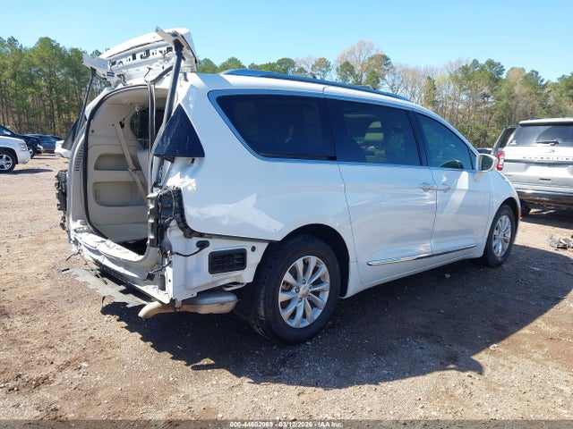 44602069 :رقم المزاد ، 2C4RC1EG0JR351329 vin ، 2018 Chrysler Pacifica Touring L Plus مزاد بيع