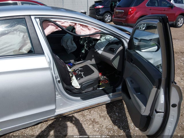 2019 HYUNDAI ELANTRA KMHD84LF4KU731104 Photo 4