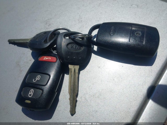 KNDMG4C7XE6538772 KIA SEDONA LX