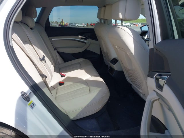 2024 AUDI Q8 E-TRON WA14AAGE5RB017121 Photo 7