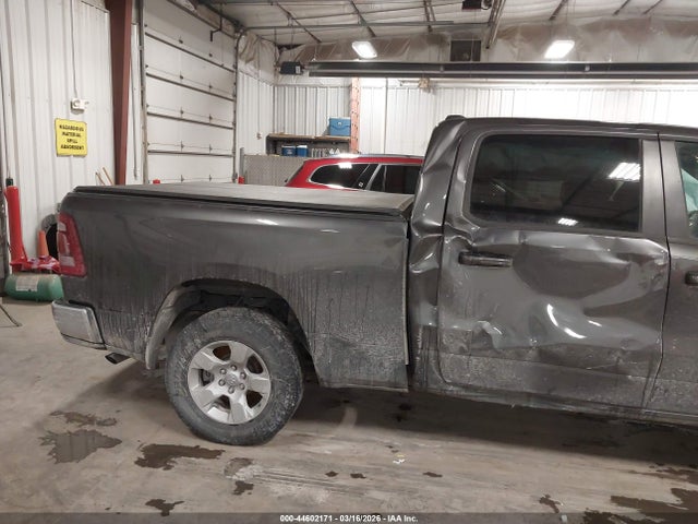 44602171 :رقم المزاد ، 1C6RRFMG0NN383723 vin ، 2022 Ram 1500 Big Horn  4x4 6'4 Box مزاد بيع