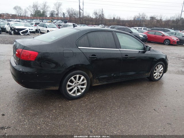 2014 Volkswagen Jetta 1.8t Se მანქანა იყიდება აუქციონზე, vin: 3VWD17AJXEM358433, აუქციონის ნომერი: 44602256