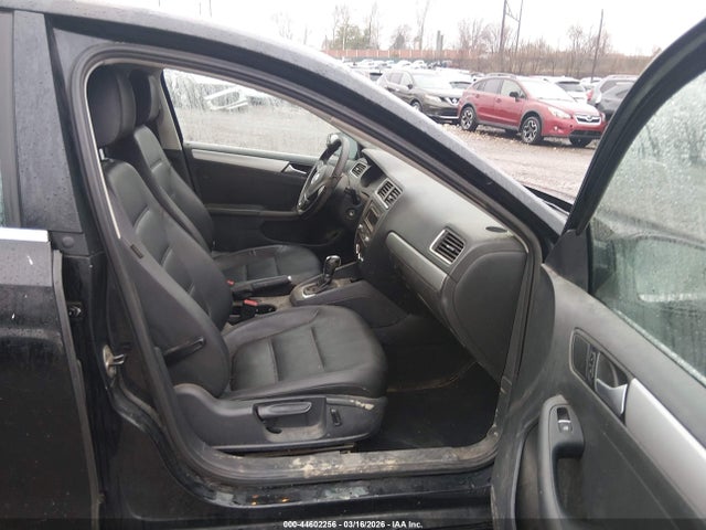 2014 Volkswagen Jetta 1.8t Se მანქანა იყიდება აუქციონზე, vin: 3VWD17AJXEM358433, აუქციონის ნომერი: 44602256