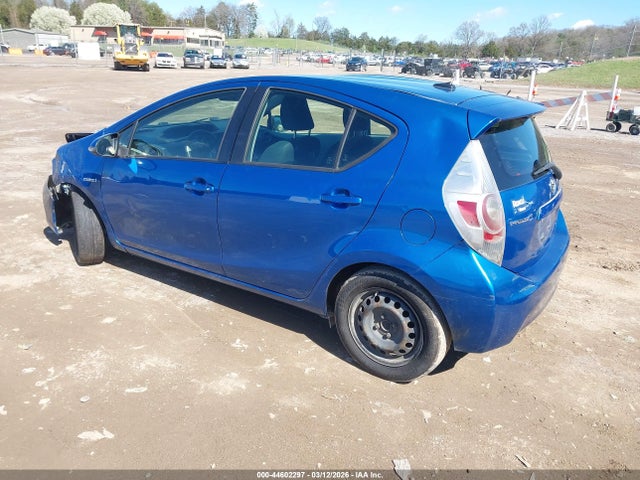 2013 TOYOTA PRIUS C JTDKDTB37D1037214 Photo 2