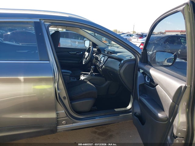 JN1BJ1CP3JW164221 Nissan Rogue Sport Sv