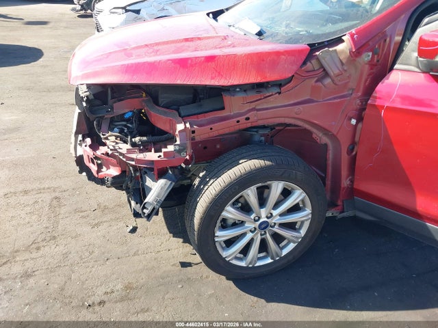 1FMCU0J98HUC02048 Ford Escape Titanium