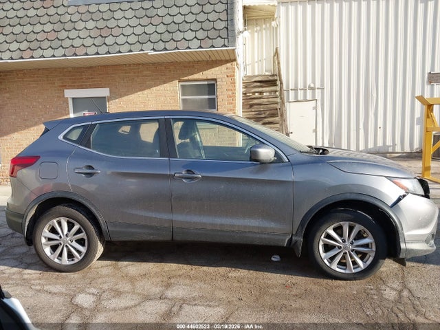 2017 Nissan Rogue Sport S მანქანა იყიდება აუქციონზე, vin: JN1BJ1CR9HW144437, აუქციონის ნომერი: 44602523