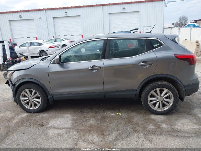 2017 Nissan Rogue Sport S მანქანა იყიდება აუქციონზე, vin: JN1BJ1CR9HW144437, აუქციონის ნომერი: 44602523