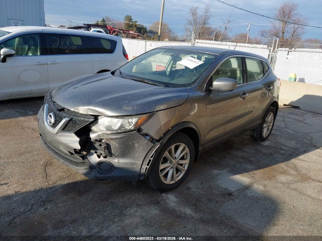 2017 Nissan Rogue Sport S მანქანა იყიდება აუქციონზე, vin: JN1BJ1CR9HW144437, აუქციონის ნომერი: 44602523