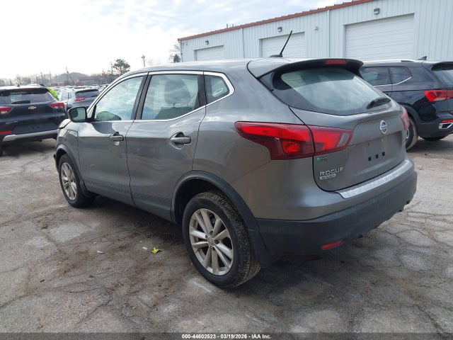 2017 Nissan Rogue Sport S მანქანა იყიდება აუქციონზე, vin: JN1BJ1CR9HW144437, აუქციონის ნომერი: 44602523