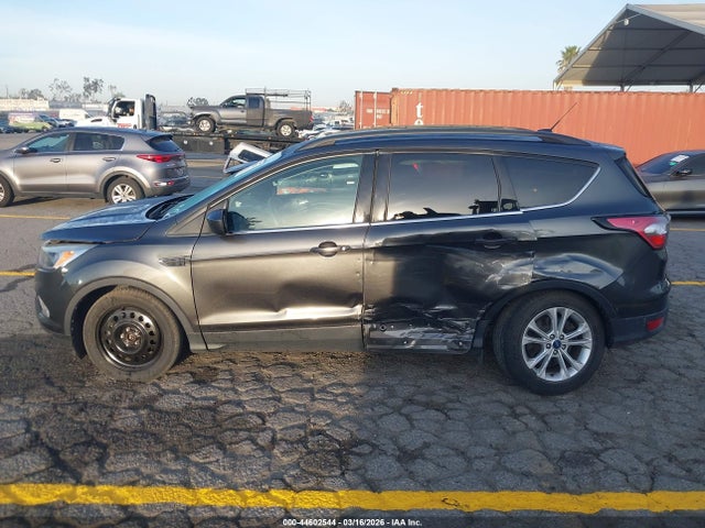 1FMCU0GD9JUA43087 Ford ESCAPE SE