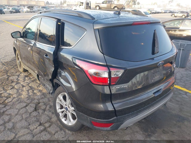 1FMCU0GD9JUA43087 Ford ESCAPE SE
