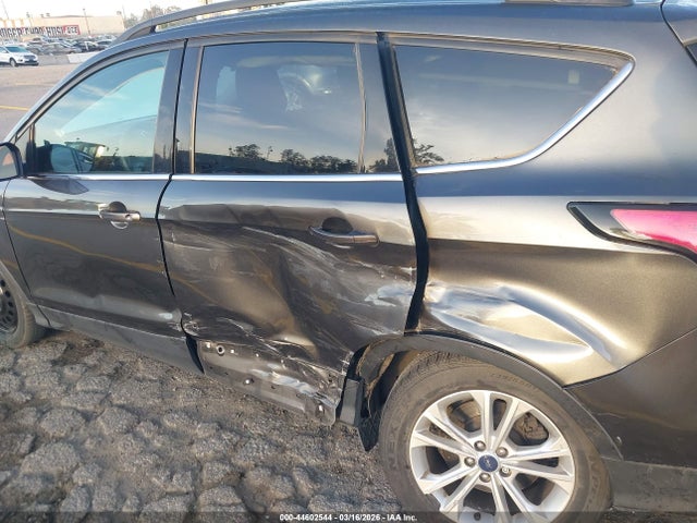 1FMCU0GD9JUA43087 Ford ESCAPE SE
