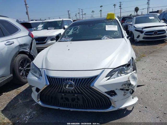 Продажа на аукционе авто 2019 Lexus Es 350 Luxury, vin: JTHBZ1B17K2005194, номер лота: 44602590