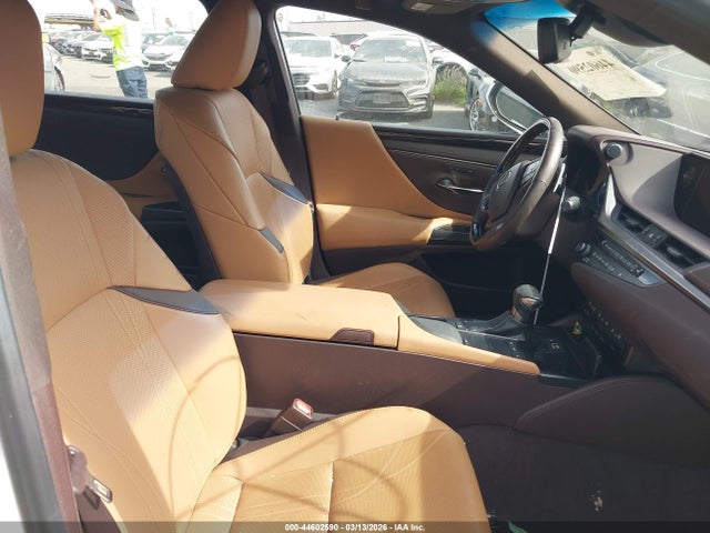 Продажа на аукционе авто 2019 Lexus Es 350 Luxury, vin: JTHBZ1B17K2005194, номер лота: 44602590