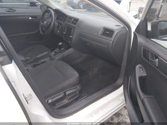 2015 Volkswagen Jetta 2.0l S მანქანა იყიდება აუქციონზე, vin: 3VW2K7AJ2FM217636, აუქციონის ნომერი: 44602683