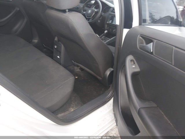 2015 Volkswagen Jetta 2.0l S მანქანა იყიდება აუქციონზე, vin: 3VW2K7AJ2FM217636, აუქციონის ნომერი: 44602683
