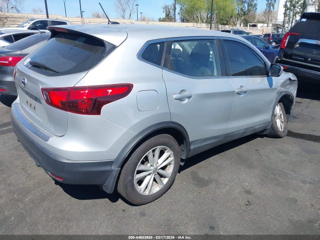 JN1BJ1CPXHW017629 Nissan Rogue Sport S
