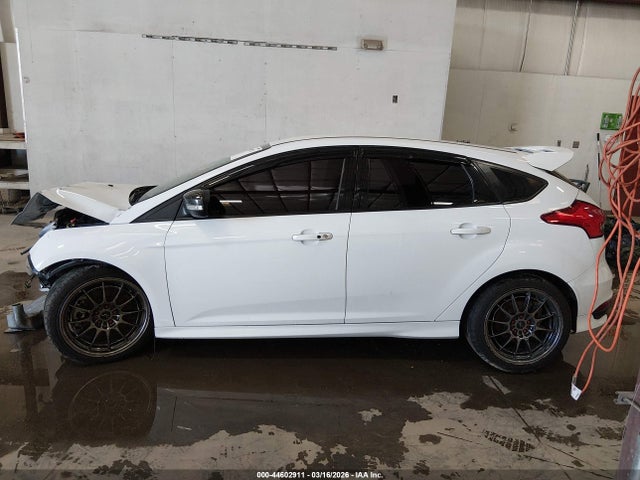 1FADP3L90JL322328 Ford FOCUS ST