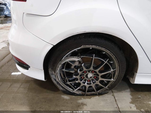 1FADP3L90JL322328 Ford FOCUS ST