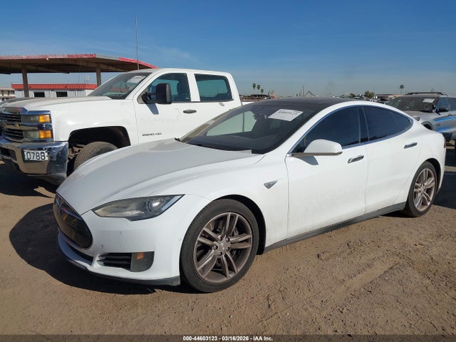 44603123 :رقم المزاد ، 5YJSA1E19FF105711 vin ، 2015 Tesla Model S مزاد بيع