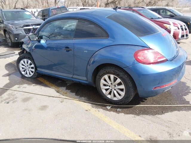 2017 VOLKSWAGEN BEETLE 3VWF17AT9HM624264 Photo 2