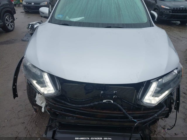 KNMAT2MV4JP543888 Nissan ROGUE SV