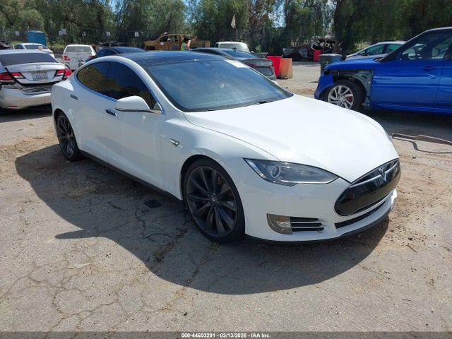 2015 TESLA MODEL S 5YJSA1H19FFP78039