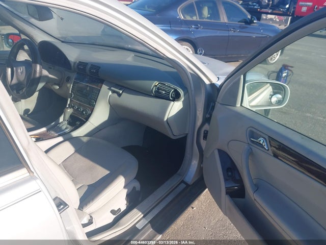 Продажа на аукционе авто 2005 Mercedes-benz C 240 Luxury 4matic, vin: WDBRF81J95F589404, номер лота: 44603395