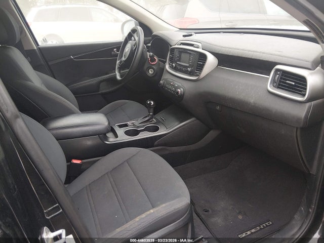 44603539 :رقم المزاد ، 5XYPGDA53HG199532 vin ، 2017 Kia Sorento 3.3l Lx مزاد بيع