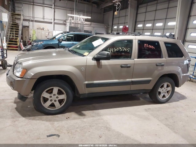 2005 Jeep Grand Cherokee Laredo მანქანა იყიდება აუქციონზე, vin: 1J4HR48N95C694722, აუქციონის ნომერი: 44603745