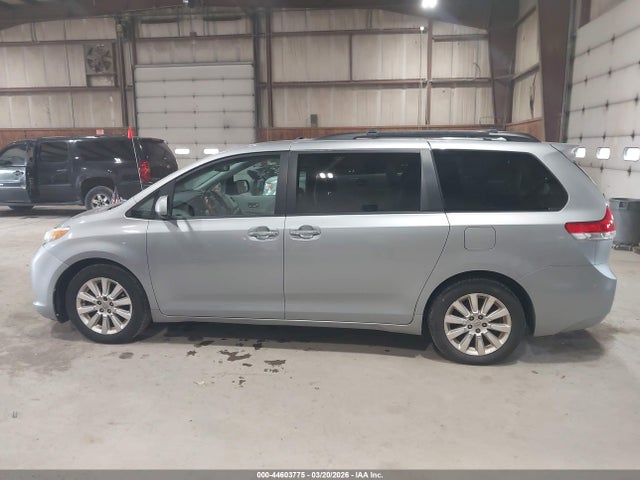 44603775 :رقم المزاد ، 5TDDK3DC0BS013400 vin ، 2011 Toyota Sienna Limited مزاد بيع