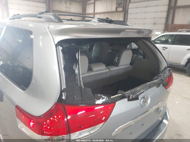 44603775 :رقم المزاد ، 5TDDK3DC0BS013400 vin ، 2011 Toyota Sienna Limited مزاد بيع