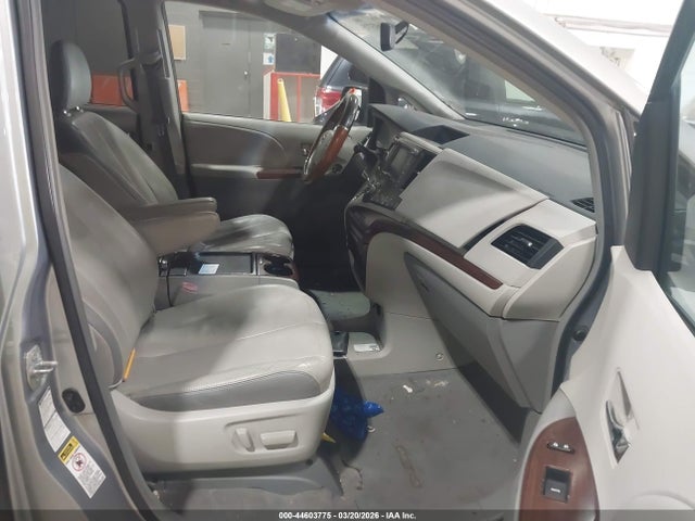 44603775 :رقم المزاد ، 5TDDK3DC0BS013400 vin ، 2011 Toyota Sienna Limited مزاد بيع